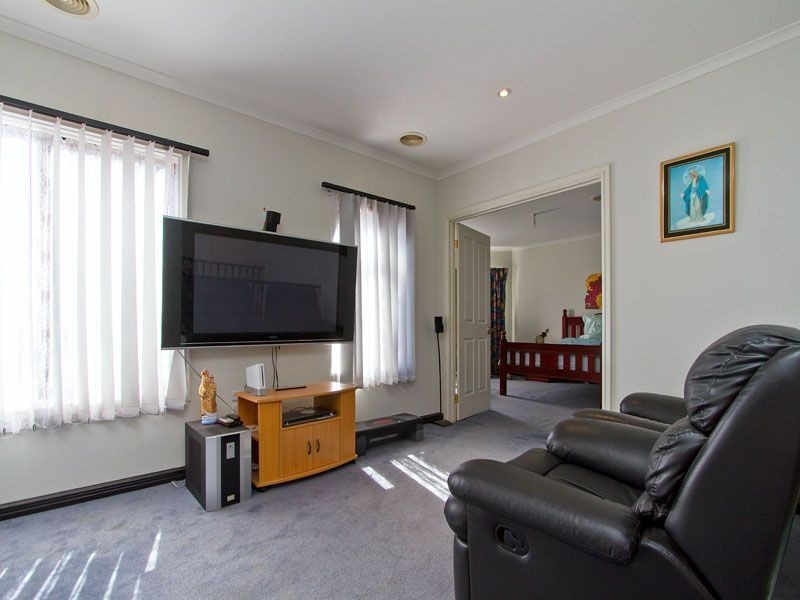 8 Blackwood Drive, Hampton Park VIC 3976