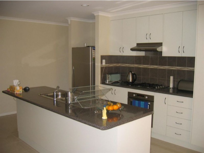 4 Speranza Place, Lynbrook VIC 3975