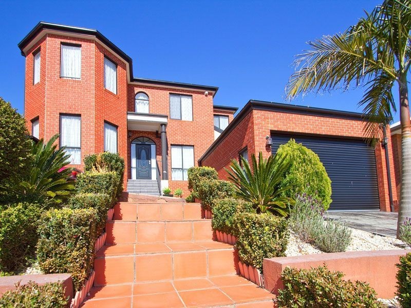 8 Blackwood Drive, Hampton Park VIC 3976