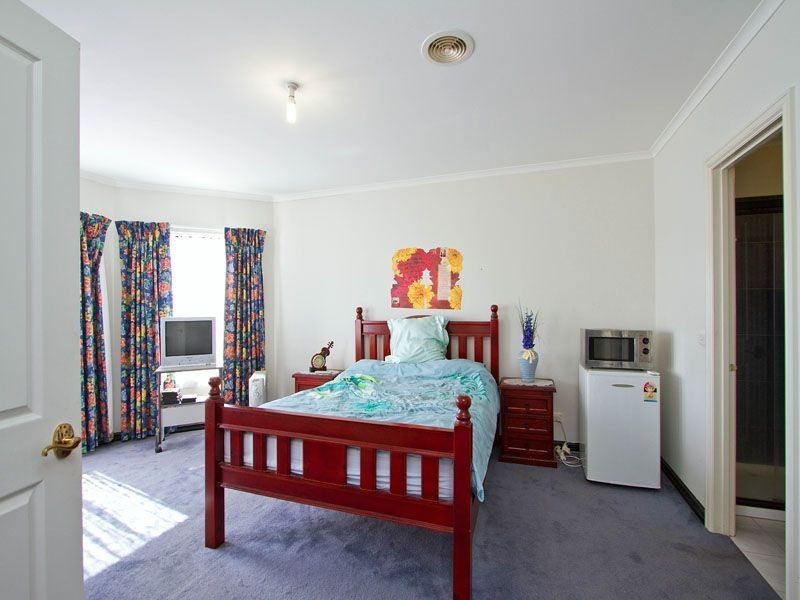 8 Blackwood Drive, Hampton Park VIC 3976