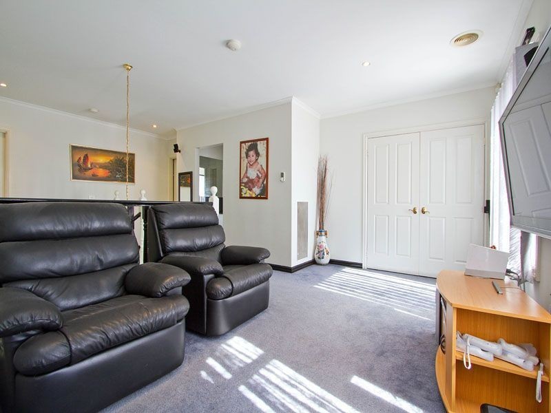 8 Blackwood Drive, Hampton Park VIC 3976