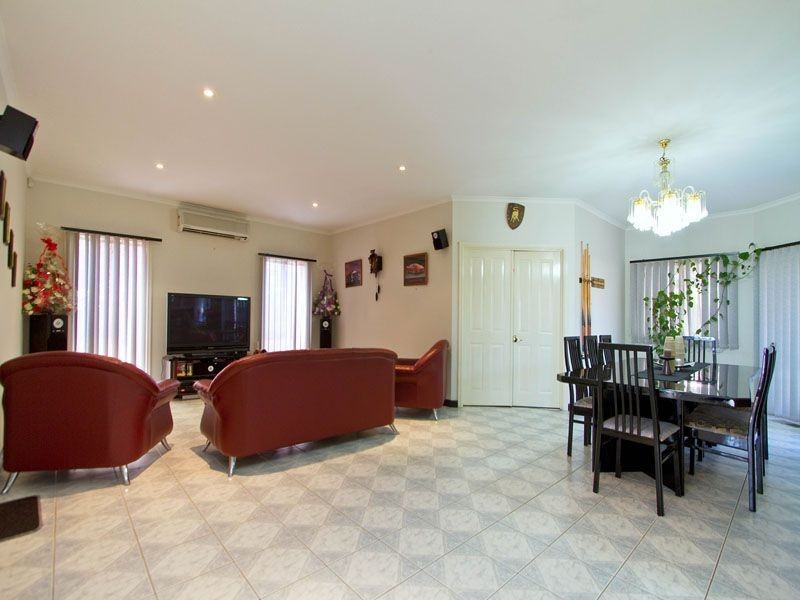 8 Blackwood Drive, Hampton Park VIC 3976