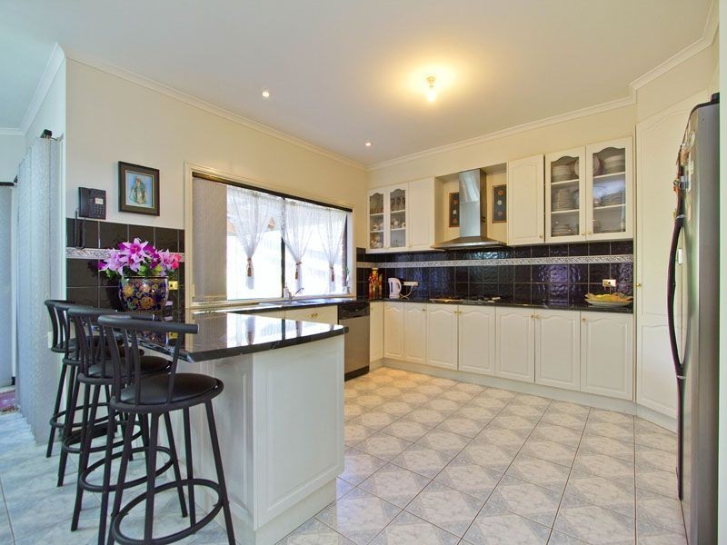 8 Blackwood Drive, Hampton Park VIC 3976