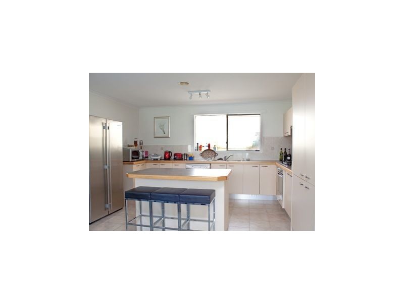 64 The Parkway, Hampton Park VIC 3976