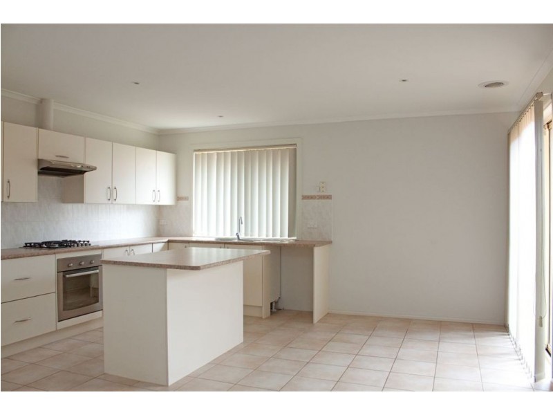 4/17 Linmac Court, Hampton Park VIC 3976