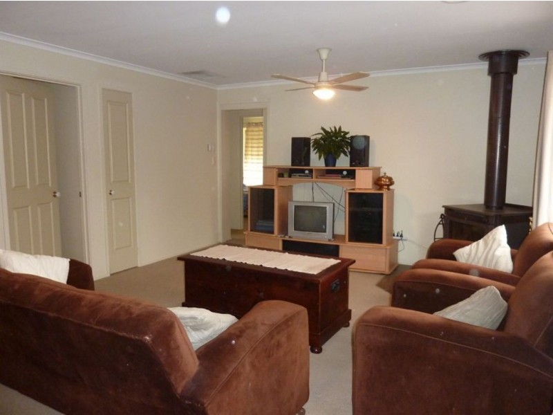 23 Jarryd Crescent, Berwick VIC 3806