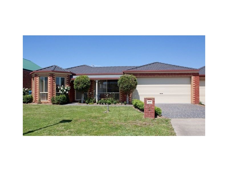9 Manor Court, Cranbourne East VIC 3977