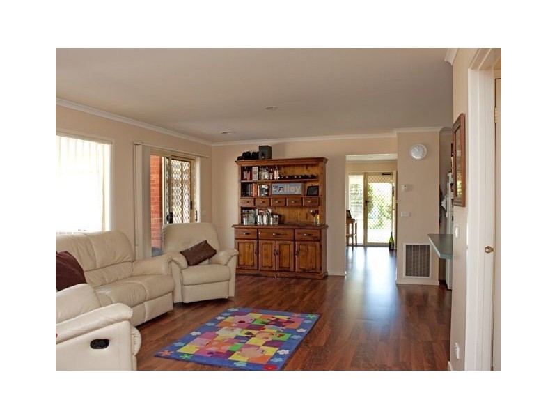 9 Manor Court, Cranbourne East VIC 3977