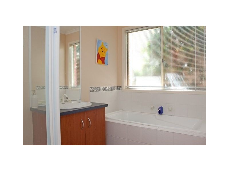 9 Manor Court, Cranbourne East VIC 3977