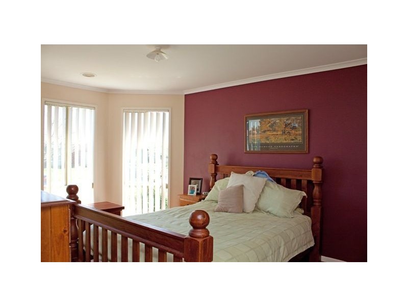 9 Manor Court, Cranbourne East VIC 3977