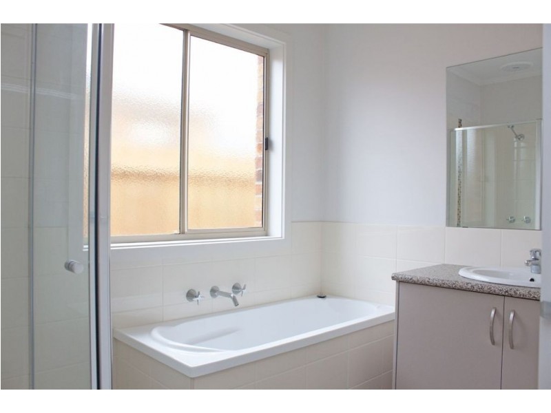 4 Oregano Drive, Lynbrook VIC 3975