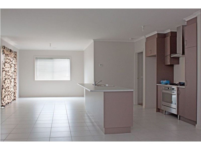 10 Tarragon Court, Lynbrook VIC 3975