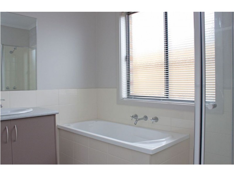 10 Tarragon Court, Lynbrook VIC 3975