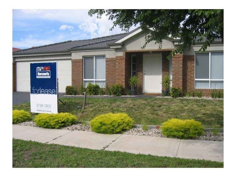 33 Moreton Bay Boulevard, Lyndhurst VIC 3975