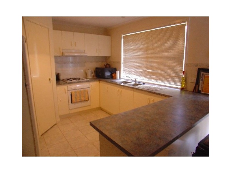 2 The Eyrie, Hampton Park VIC 3976