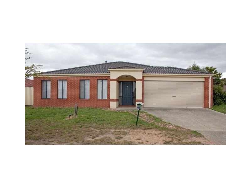 110 Langbourne Drive, Narre Warren South VIC 3805