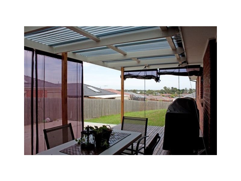 19 Nirringa Drive, Hampton Park VIC 3976