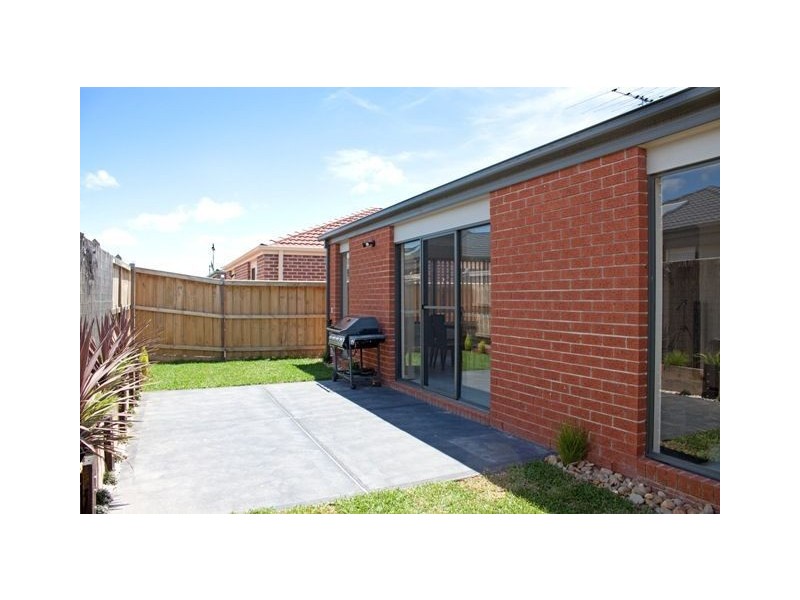 5 Banfield Place, Lyndhurst VIC 3975