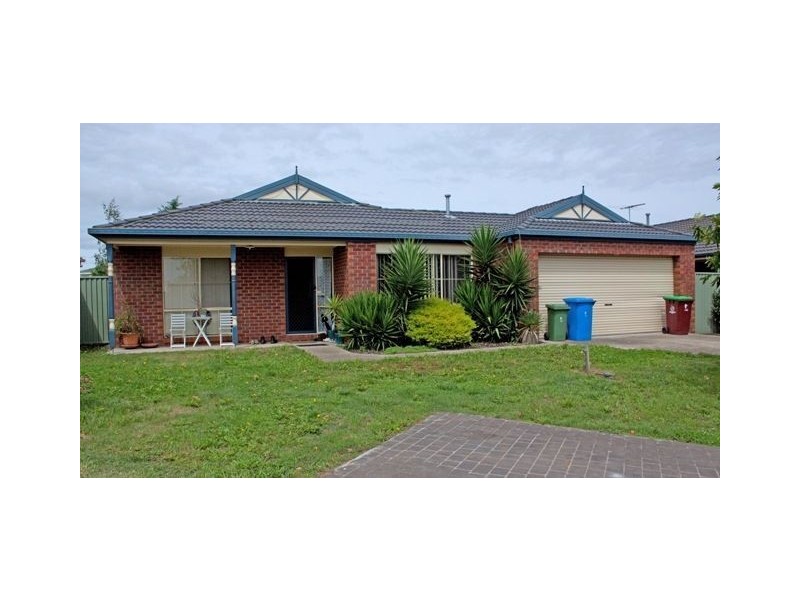 13 Woodchase Court, Cranbourne East VIC 3977