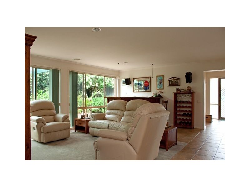 42 Branton Drive, Hampton Park VIC 3976