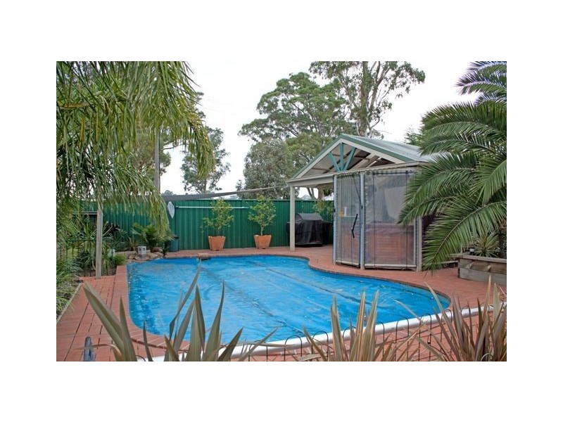 42 Branton Drive, Hampton Park VIC 3976