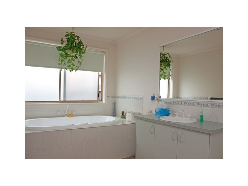 42 Branton Drive, Hampton Park VIC 3976