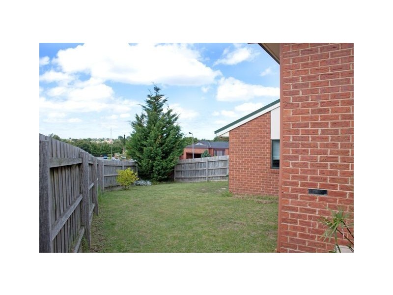 8 Highmount Drive, Hampton Park VIC 3976
