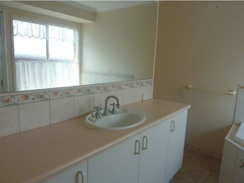 93 Hinrichsen Drive, Hallam VIC 3803