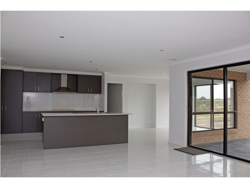 8 Lamada Street, Lyndhurst VIC 3975