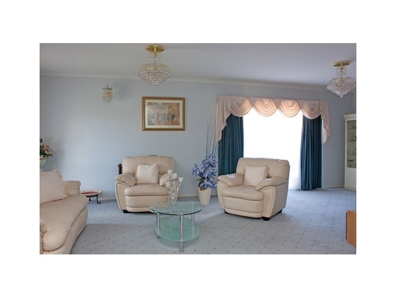 42 Eleanore Crescent, Hallam VIC 3803
