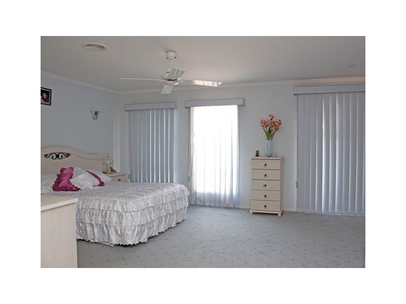 42 Eleanore Crescent, Hallam VIC 3803