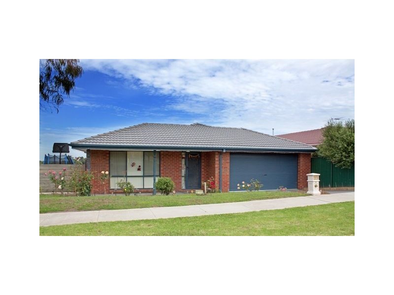 19 Nirringa Drive, Hampton Park VIC 3976