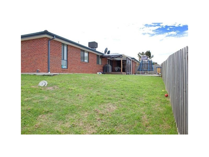 19 Nirringa Drive, Hampton Park VIC 3976