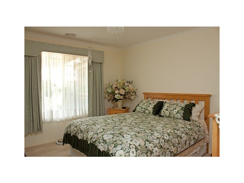 37 Hunt Club Boulevard, Cranbourne East VIC 3977