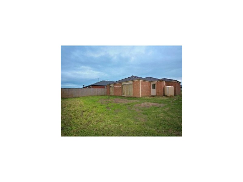 8 Desert Rose Crt, Cranbourne VIC 3977