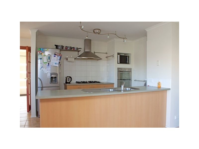 8 Dunoon Road, Narre Warren South VIC 3805