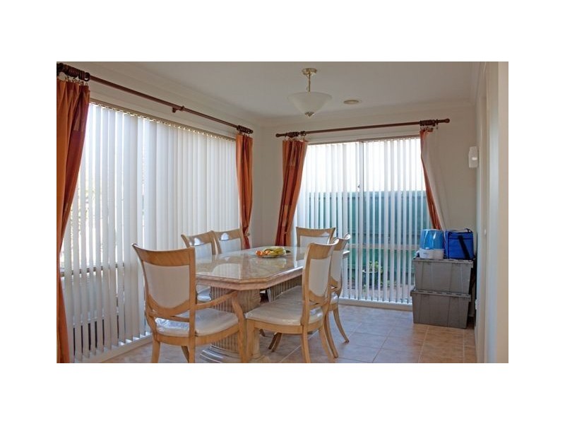 8 Dunoon Road, Narre Warren South VIC 3805