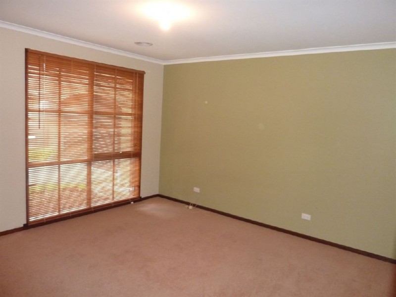 11 Sarah Place, Hampton Park VIC 3976