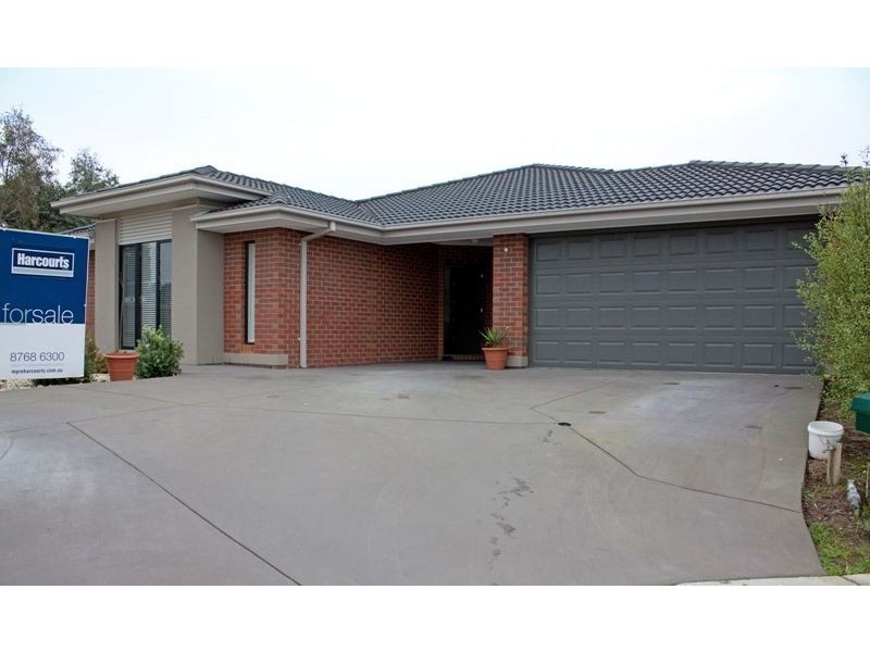 8 Rose Bush Court, Lyndhurst VIC 3975