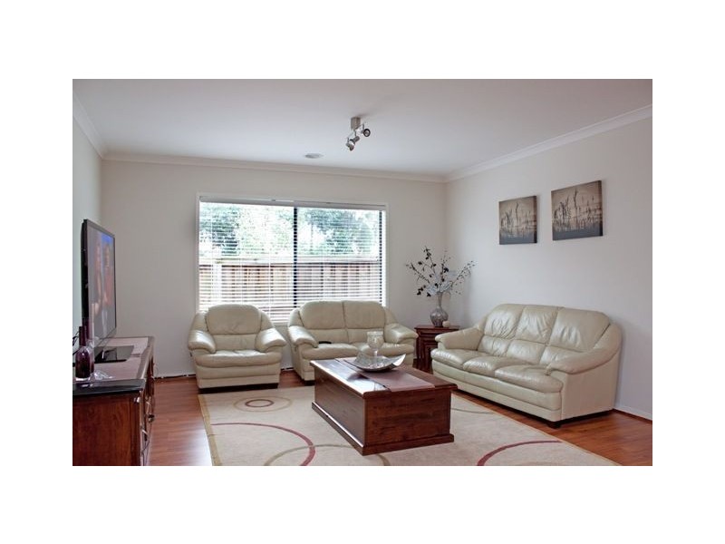 8 Rose Bush Court, Lyndhurst VIC 3975