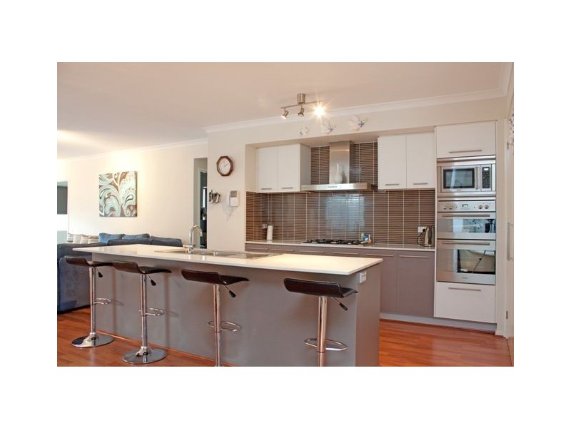 8 Rose Bush Court, Lyndhurst VIC 3975