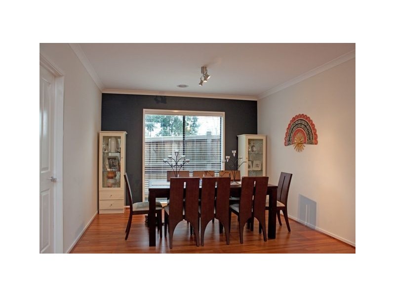 8 Rose Bush Court, Lyndhurst VIC 3975