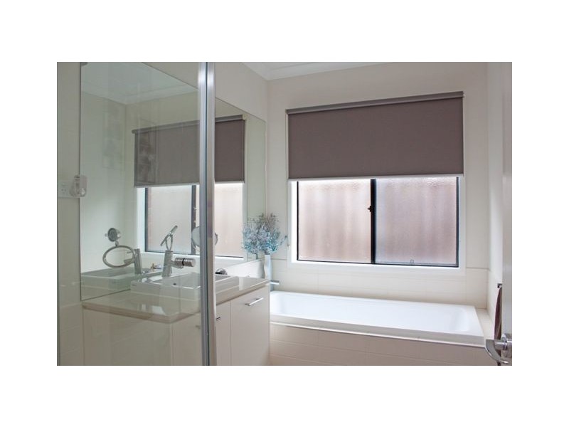 8 Rose Bush Court, Lyndhurst VIC 3975