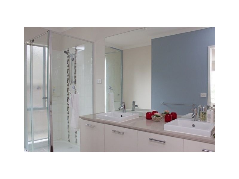 8 Rose Bush Court, Lyndhurst VIC 3975