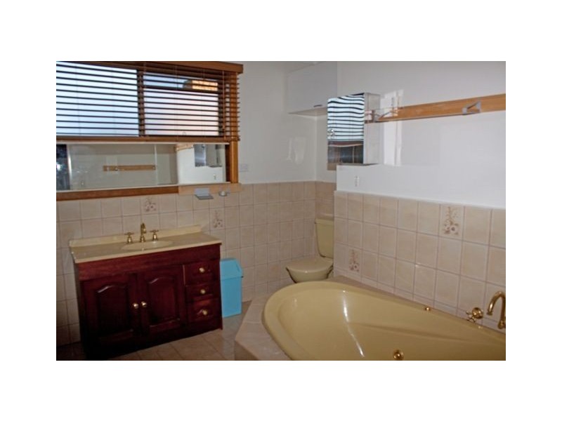 6 Lemon Grove, Bayswater VIC 3153