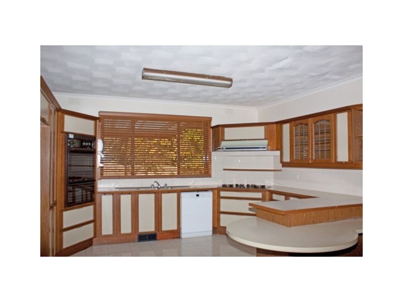 6 Lemon Grove, Bayswater VIC 3153