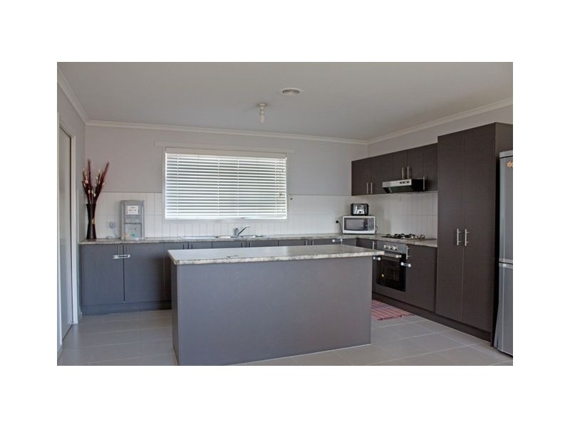 27 Domino Way, Hampton Park VIC 3976