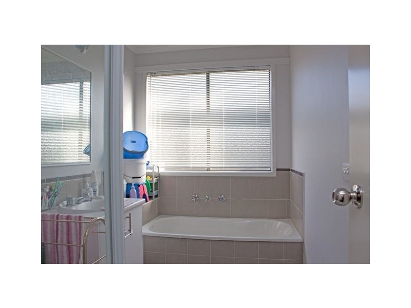 27 Domino Way, Hampton Park VIC 3976