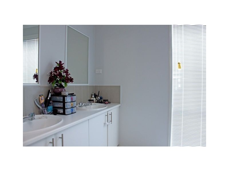 27 Domino Way, Hampton Park VIC 3976