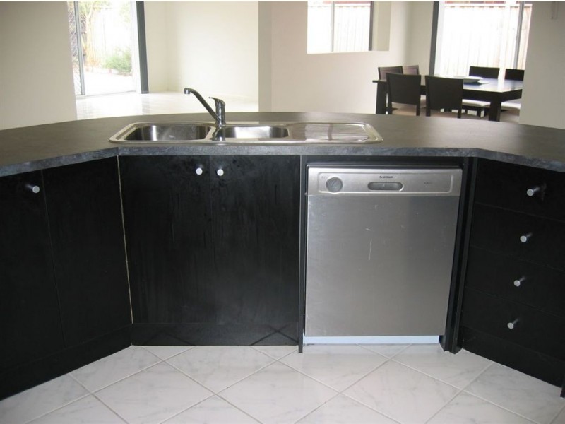 33 Moreton Bay Boulevard, Lyndhurst VIC 3975